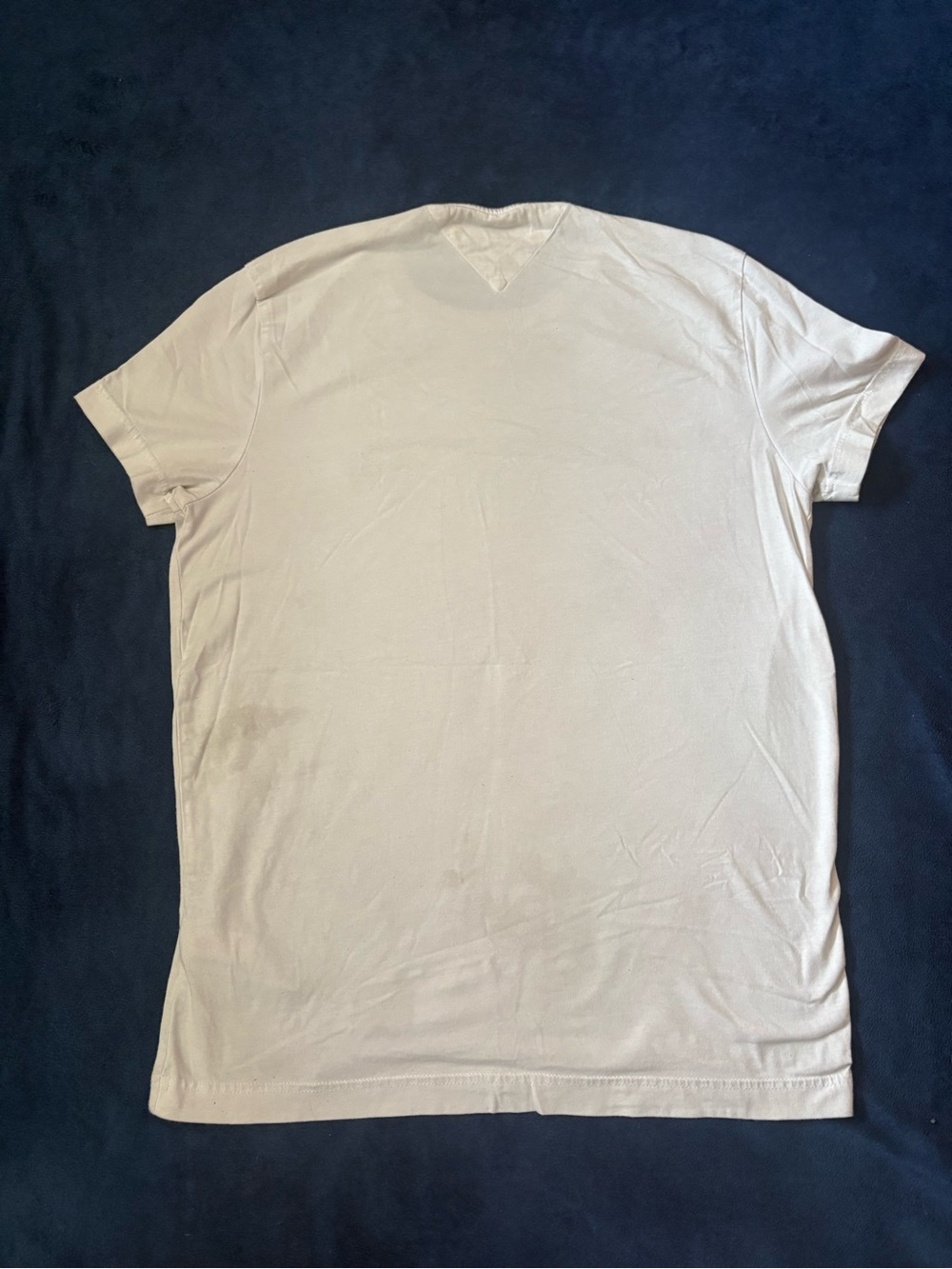 Tommy Hilfiger Men’s White Classic Flag Logo T-Shirt - Picture 4 of 8